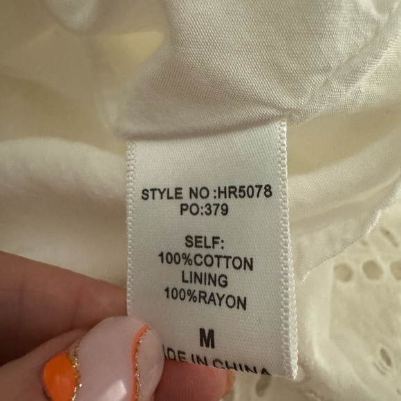 Bluheaven 100% cotton white flowy dress. V neck, eyelet trim Size Medium - Picture 9 of 11